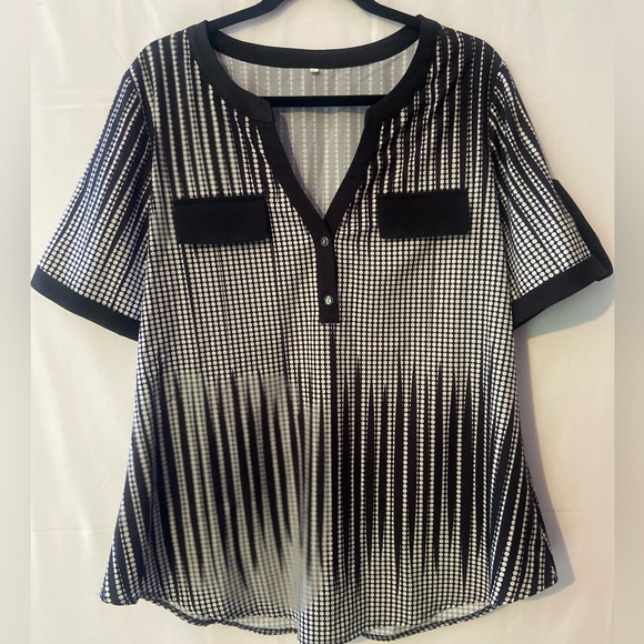 Size Large top feels silky and cool. Light. Dress shirt, short sleeve, loose. - Picture 4 of 7